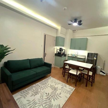 Bed and Breakfast Pioneer Woodlands Mandaluyong Esterno foto