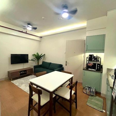 Bed and Breakfast Pioneer Woodlands Mandaluyong Esterno foto