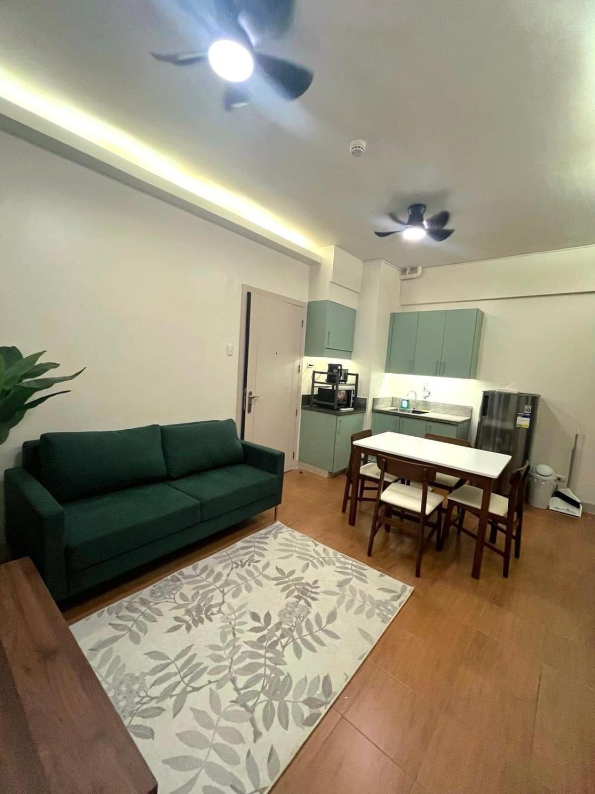 Bed and Breakfast Pioneer Woodlands Mandaluyong Esterno foto