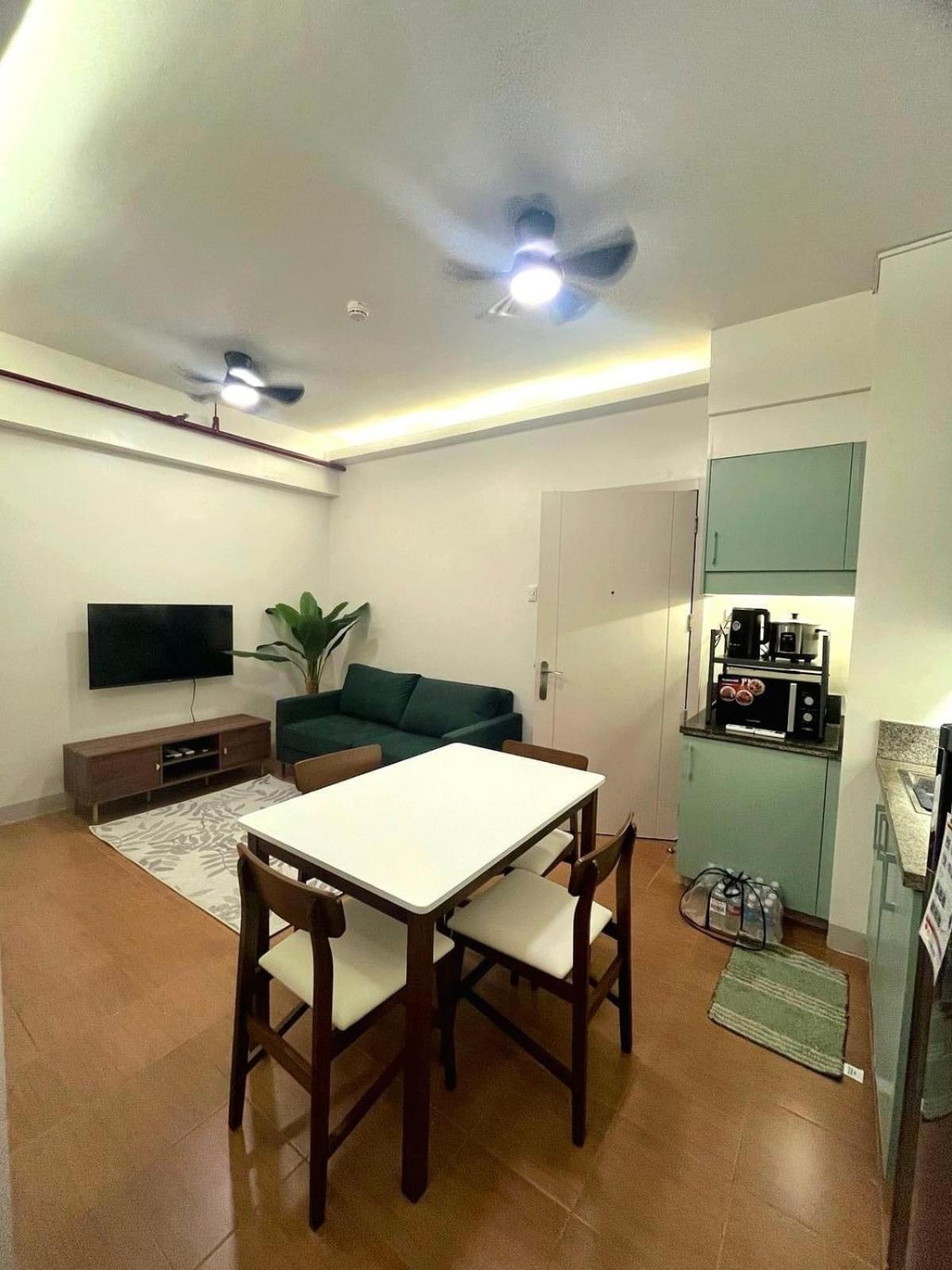 Bed and Breakfast Pioneer Woodlands Mandaluyong Esterno foto
