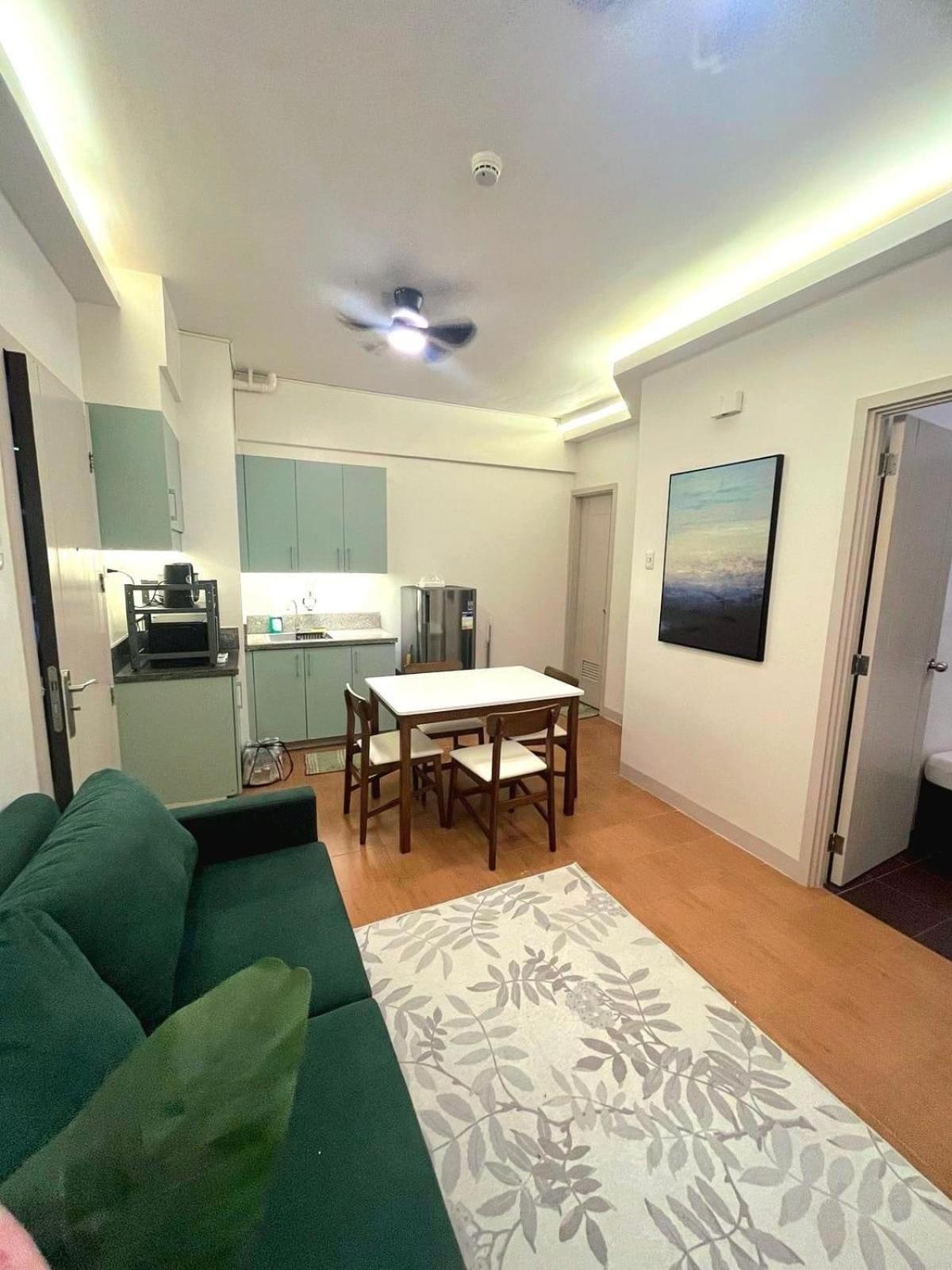 Bed and Breakfast Pioneer Woodlands Mandaluyong Esterno foto